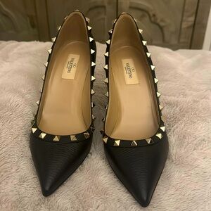 Valentino Black Bubble Leather Studded Pumps – Size 9 (39)